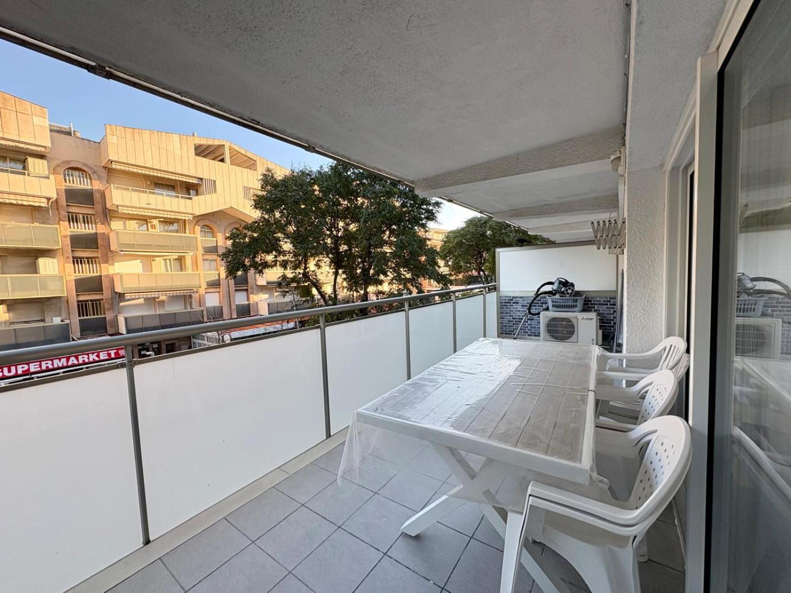 Chez Chantal 3 Chambres Au Centre Touristique De Salou Avec Garage Exterior photo